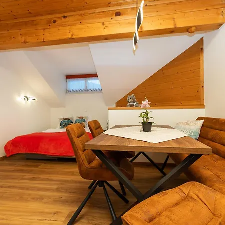 Annas - * Flachau